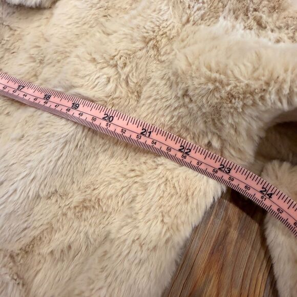 NWT Vipwest Faux Fur Tan Beige Teddy Coat - Size S - Picture 8 of 8